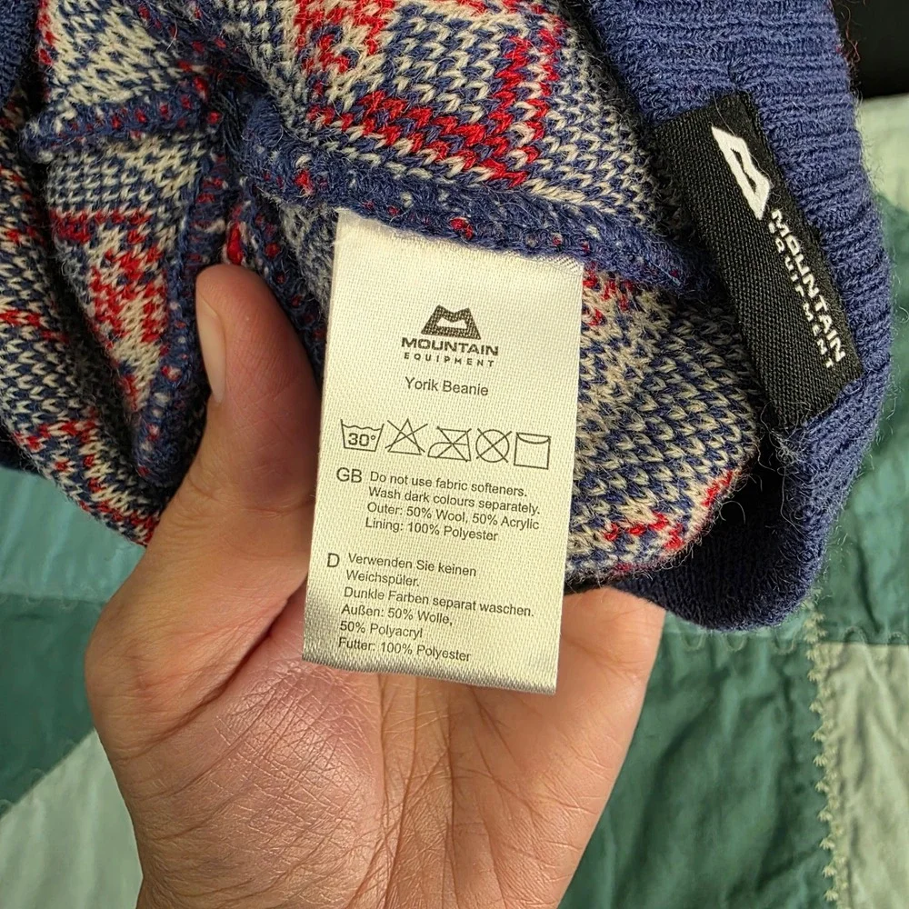 Mountain Equipment‎ York Beanie Big Kids Red Blue Fair Isle Reindeer Wool Blend